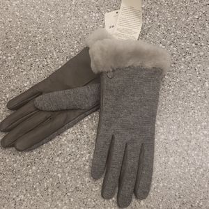 NWT: UGG GRAY WINTER GLOVES